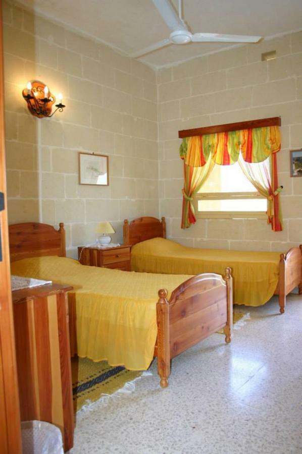 Sylvia' S Millhouse Villa Kerċem Buitenkant foto