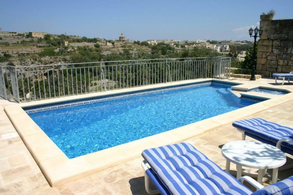 Sylvia' S Millhouse Villa Kerċem Buitenkant foto